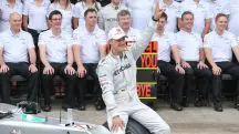 O piloto alemão Michael Schumacher, da Mercedes, posa para foto oficial com a equipe antes do GP do Brasil de Fórmula 1 de 2012, no Autódromo de Interlagos
