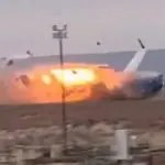 avião com 67 pessoas cai no cazaquistão