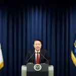 Presidente da Coreia do Sul anunciou Lei Marcial em pronunciamento na televisão | Foto: Reprodução/The Presidential Office