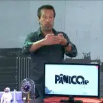 Foto de Emílio Surita imitando Marcelo Cosme, alvo de investigação da Polícia Federal