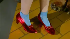 Sapatos de rubi usados por Judy Garland | Foto: Heritage Auctions/Divulgação
