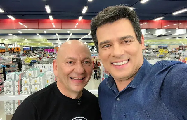 Foto de Luciano Hang ao lado de Celso Portiolli