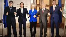 A presidente da Comissão Europeia, Ursula von der Leyen, ao lado de Lula e dos demais chefes de Estado do Mercosul | Foto: Reprodução/Redes sociais
