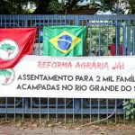 Cartaz do MST é instalado na sede do Incra no Rio Grande do Sul | Foto: Divulgação/MST