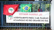 Cartaz do MST é instalado na sede do Incra no Rio Grande do Sul | Foto: Divulgação/MST