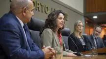 A diretora de redação da Revista Oeste, Branca Nunes (centro): fortalecimento em defesa do livre mercado, da democracia, do capitalismo e da liberdade de expressão | Foto: Ana Terra Firmino/CMPA