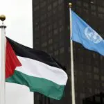 Bandeira da Palestina é hasteada ao lado da bandeira da ONU | Foto: Reprodução/Redes sociais