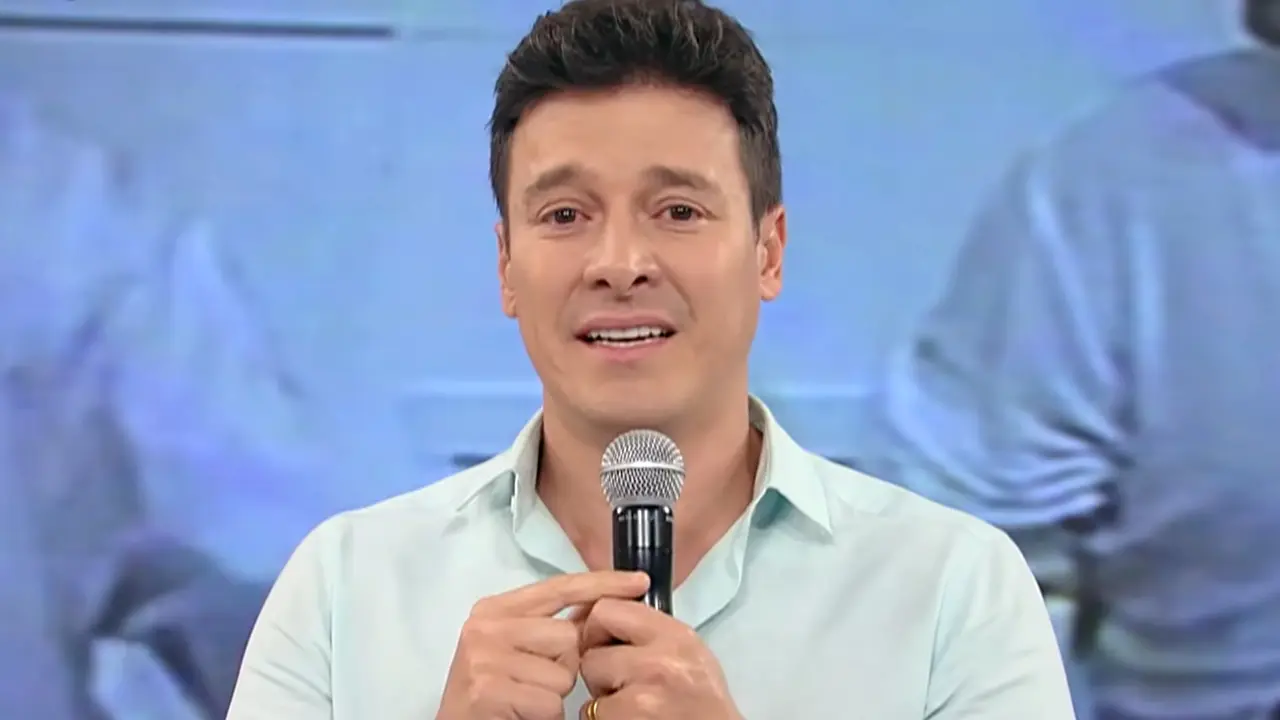 Foto de Rodrigo Faro em sua despedida da Record