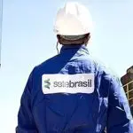 Empregado com uniforme da Sete Brasil