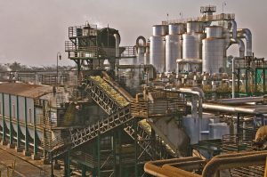 Refinaria de cana de açúcar para produção de etanol | Foto: Shutterstock