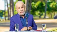 Foto do humorista Tom Cavalcante imitando Lula