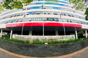 JUÍZES SUPERSALÁRIOS penduricalhos