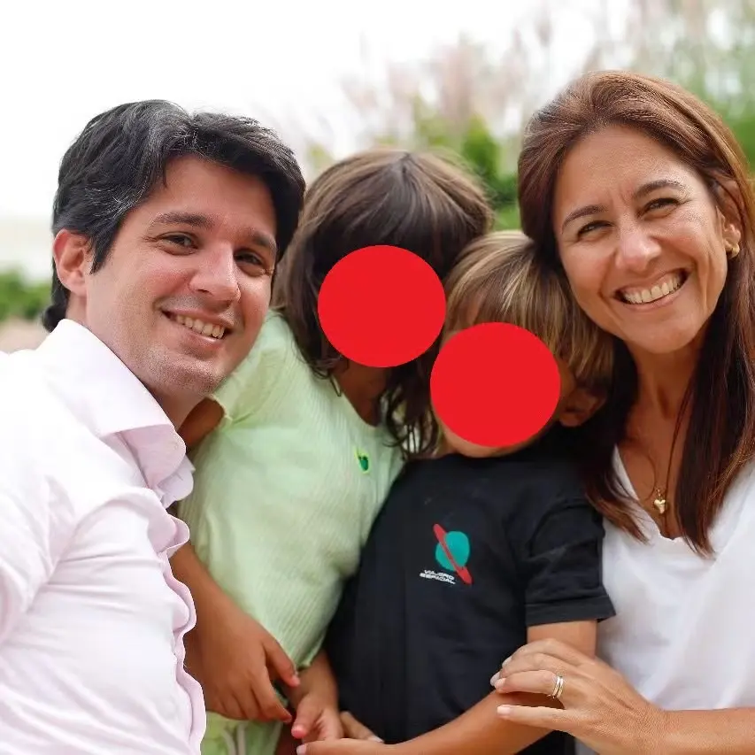 O casal Veridiana e Bruno com os filhos, Giulia e Mateo; família morreu na queda do avião em Gramado | Foto: Reprodução/Redes sociais