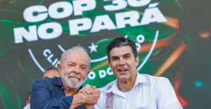 Presidente Lula e Helder Barbalho, governador do Estado do Pará, durante cerimônia de anúncio da realização da COP30 no município de Belém (17/6/23) | Foto: Ricardo Stuckert/PR