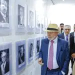 Lula durante visita à galeria de presidentes