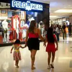 Consumidor em Shopping de Recife