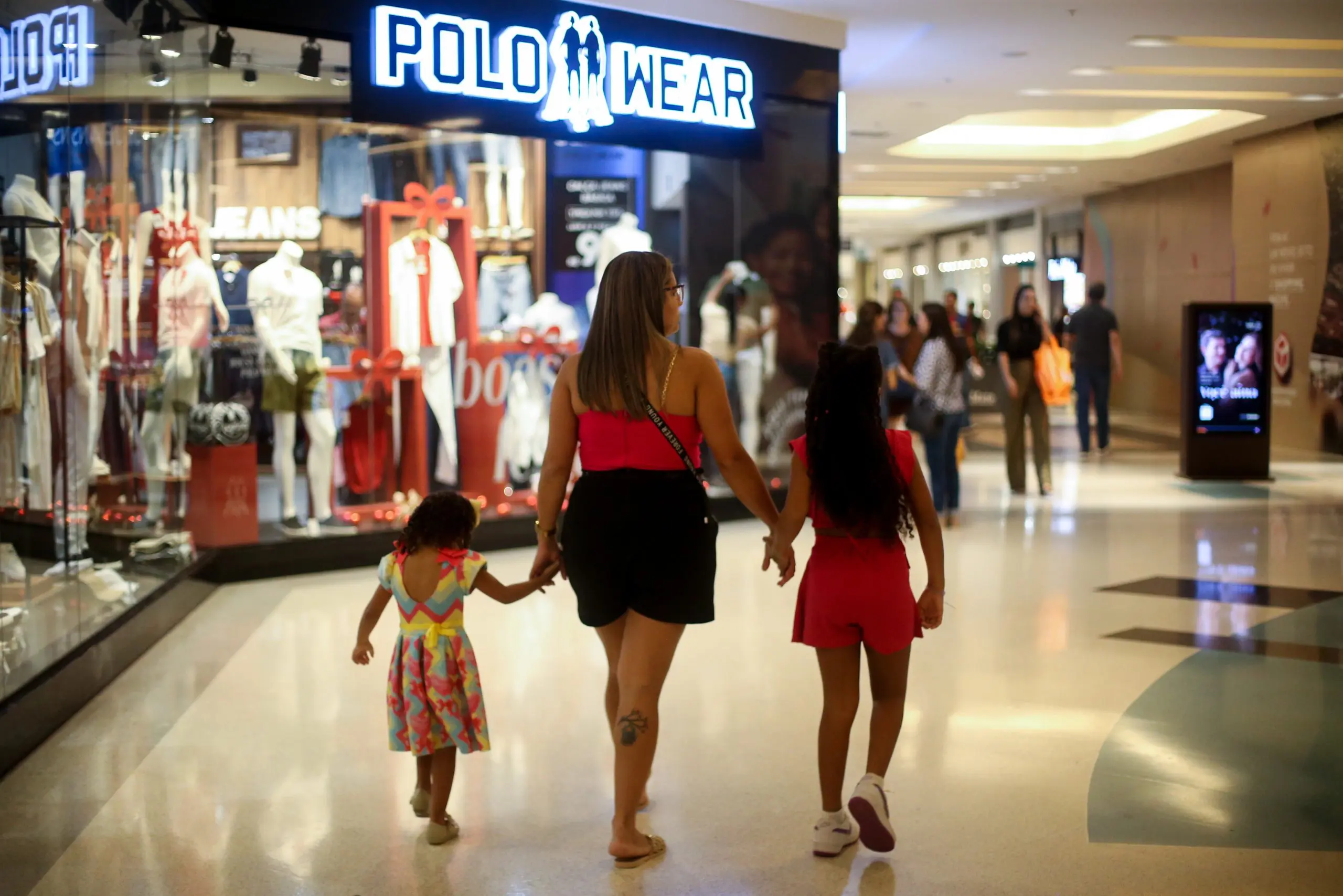 Consumidor em Shopping de Recife