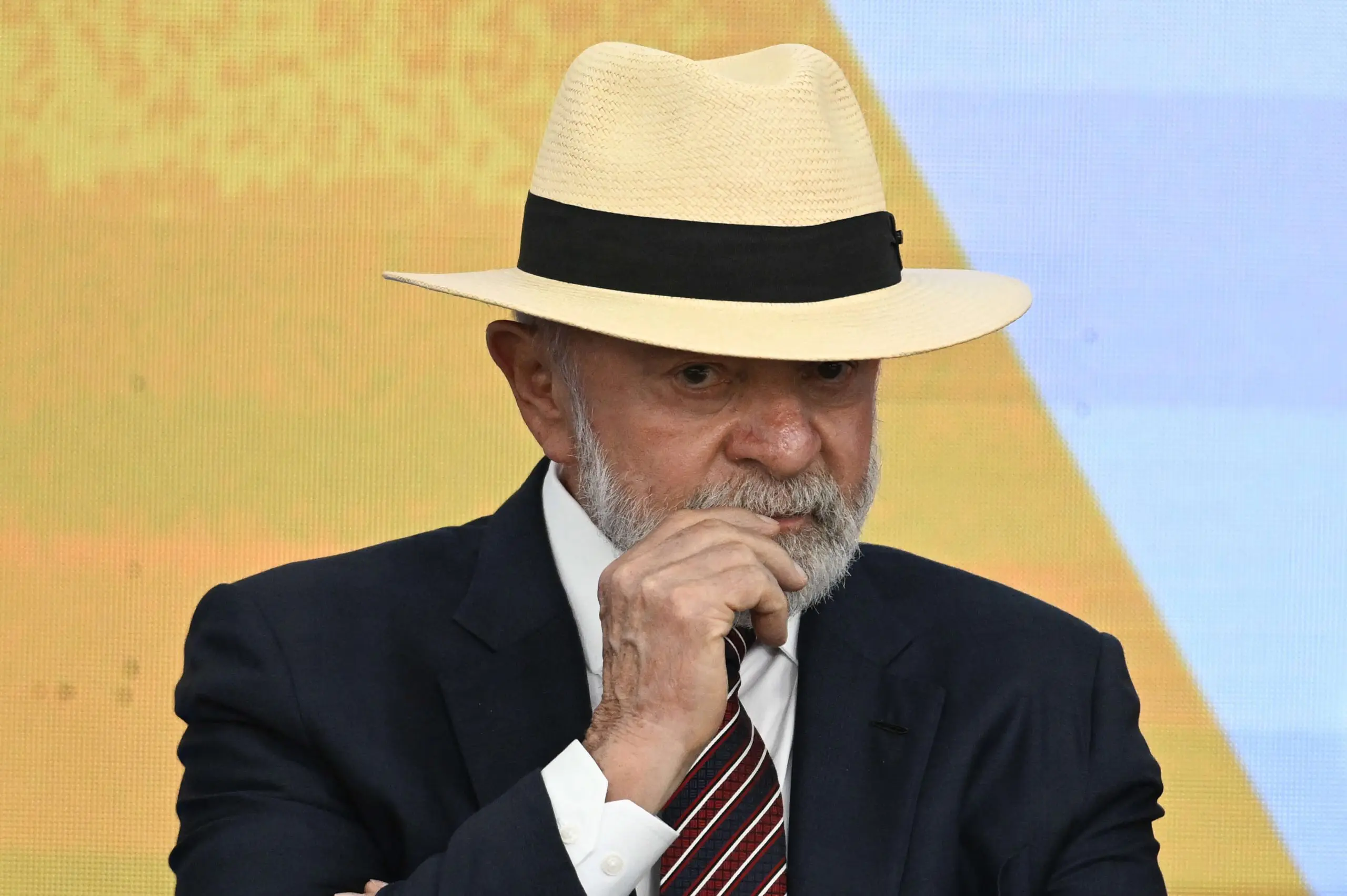 esquerda