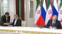 O líder iraniano Masoud Pezeshkian (à esquerda) e o presidente da Rússia, Vladimir Putin, assinam pacto de cooperação por 20 anos: receio de chamar a atenção de Donald Trump à vésperas de sua posse na Casa Branca | Foto: Reprodução/Twitter/X