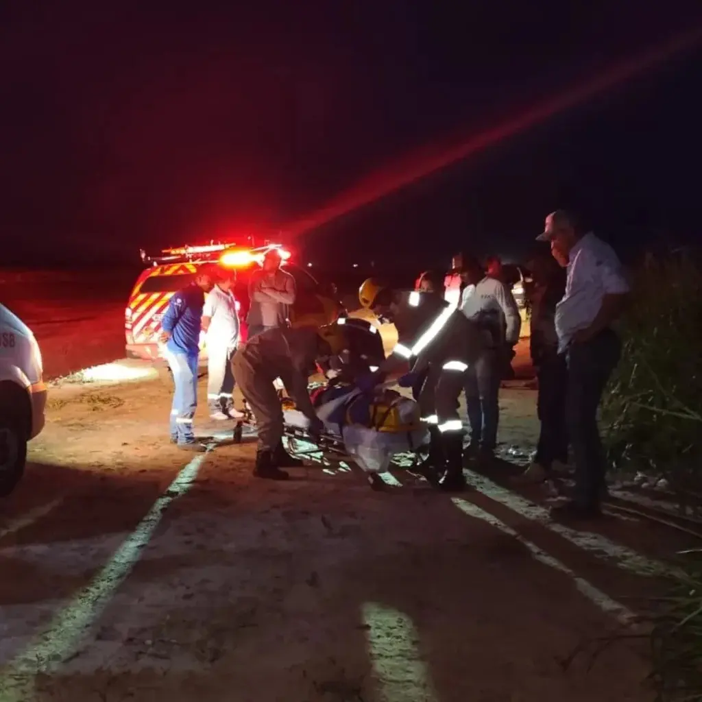 Agentes do Samu socorreram o piloto do avião, de 25 anos