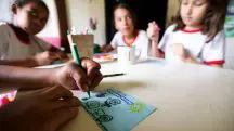 O fechamento prolongado das escolas também contribuiu para o aumento do atraso escolar, que, entre as crianças de 9 anos, passou de 2%, em 2019, para 4,5%, em 2023 | Foto: Marcelo Camargo/Agência Brasil