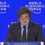 O presidente argentino, Javier Milei, durante discurso no Fórum Econômico Mundial, em Davos, na Suíça: reconhecimento da comunidade internacional pela melhora dos indicadores | Foto: Reprodução/Twitter/X