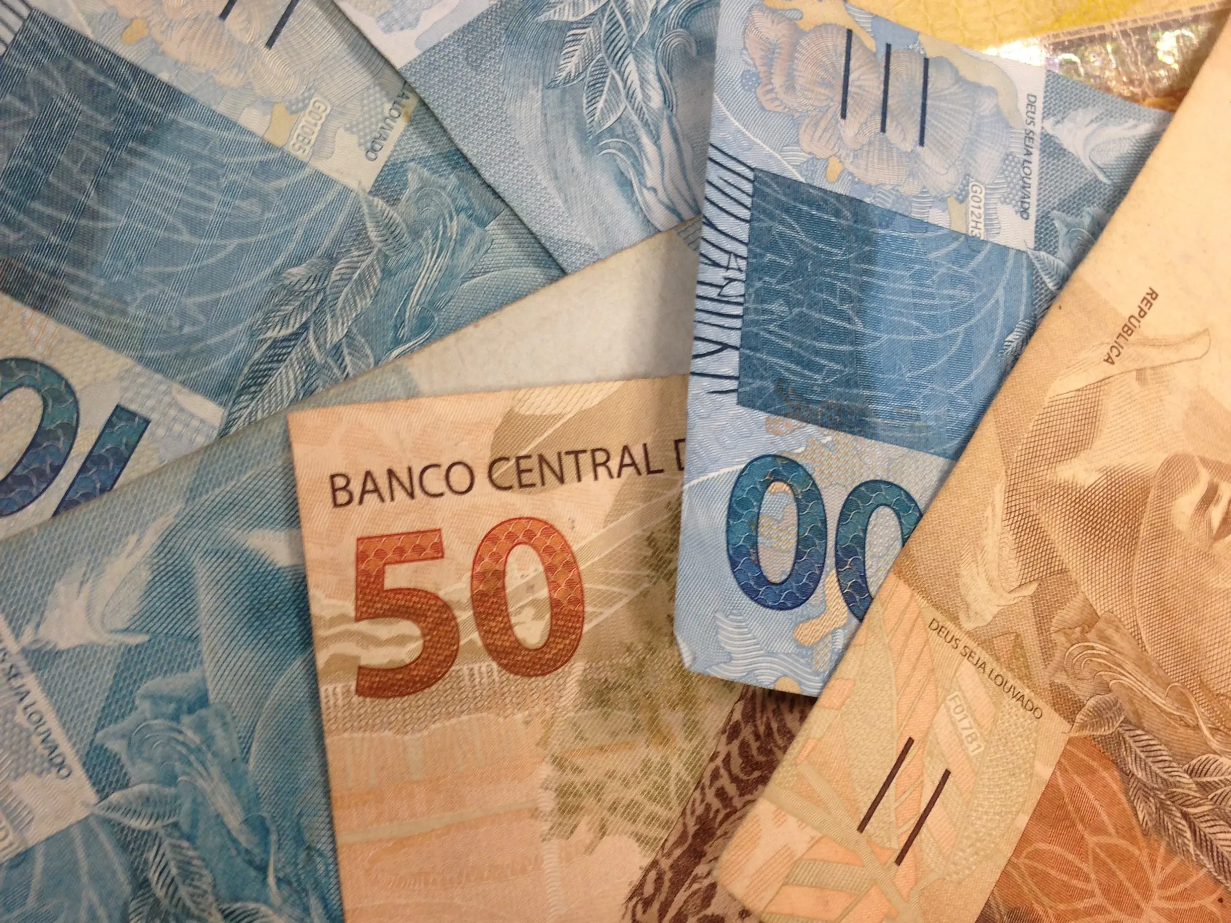 Desse total, R$ 6,7 bilhões pertencem a 44,5 milhões de pessoas físicas, enquanto R$ 1,9 bilhão é de 3,9 milhões de empresas, segundo o Banco Central | Foto: Reprodução/Flickr