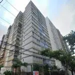 Apartamento em edifício no Guarujá, em São Paulo, será leiloado por R$ 1,3 milhão pela Caixa Econômica Federal | Foto: Reprodução/Google Maps