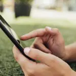 Celulares foram proibidos em todas as escolas do país | Foto: Reprodução/Freepik