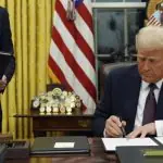 Donald Trump, presidente dos Estados Unidos, assina decreto no Salão Oval | Foto: Reprodução/X