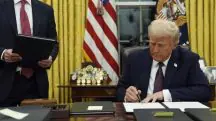 Donald Trump, presidente dos Estados Unidos, assina decreto no Salão Oval | Foto: Reprodução/X