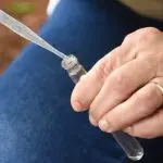 Agente faz coleta de amostra para verificar risco de contaminação por dengue: dados preocupam especialistas em todo o Brasil | Tony Winston/MS