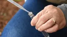 Agente faz coleta de amostra para verificar risco de contaminação por dengue: dados preocupam especialistas em todo o Brasil | Tony Winston/MS