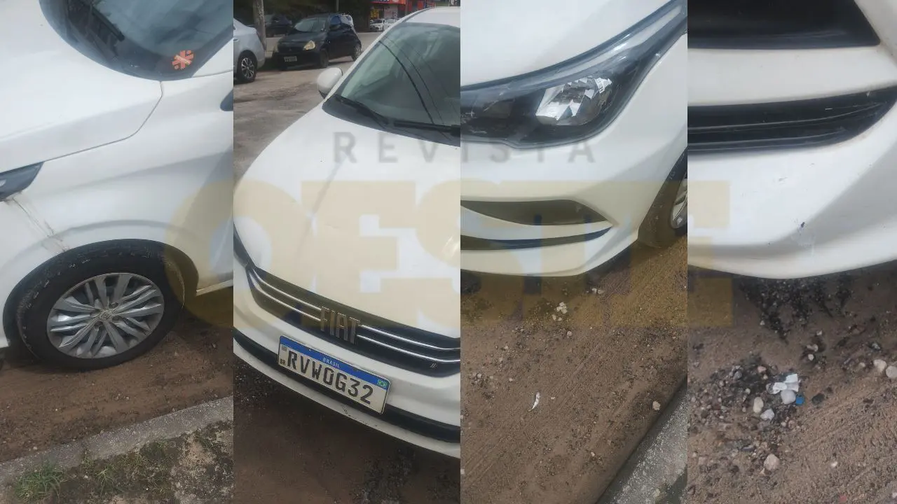 Carro branco atingido por asa de avião