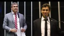 À esquerda, deputado Lindbergh Farias (PT-RJ); à direita, deputado Nikolas Ferreira (PL-MG). Eles tiveram um embate ideológico sobre o Pix