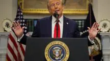 O presidente dos EUA, Donald Trump, faz comentários sobre infraestrutura de IA na sala Roosevelt, na Casa Branca, em Washington - 21/1/2025 | Foto: Carlos Barria/Reuters