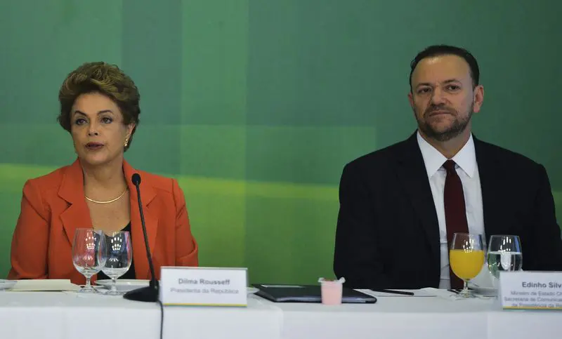 Ex-presidente Dilma Rousseff e seu ministro Edinho Silva no Palácio do Planalto Foto José Cruz Agência Brasil