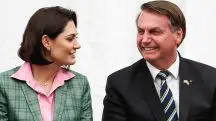 Ex-presidente Jair Bolsonaro, ao lado da mulher, Michelle Bolsonaro