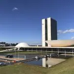 Fachada do Congresso Nacional, a sede das duas Casas do Poder Legislativo brasileiro, a Câmara dos Deputados e o Senado Federal; PEC