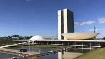 Fachada do Congresso Nacional, a sede das duas Casas do Poder Legislativo brasileiro, a Câmara dos Deputados e o Senado Federal; PEC
