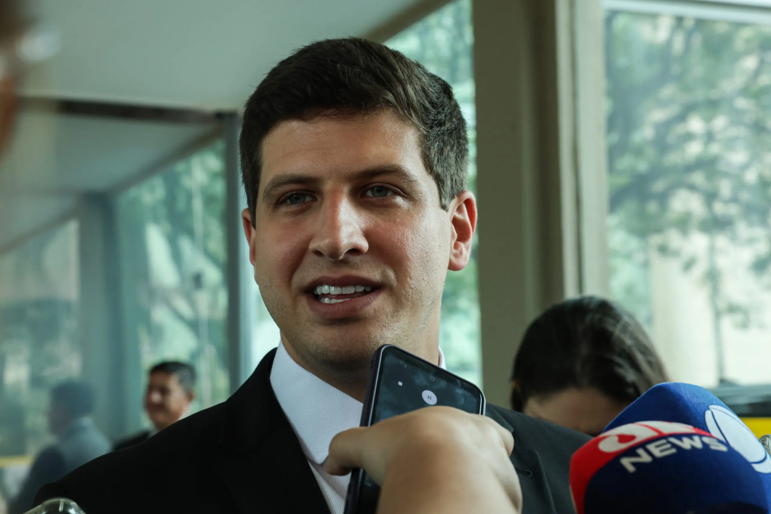 Entre as nomeações da Prefeitura do Recife, sob administração de João Campos, estão figuras como Vinicius Castello, que concorreu à Prefeitura de Olinda (PE) e perdeu para Mirella Almeida (PSD) | Foto: Antonio Cruz/Agência Brasil
