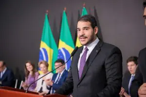 Jorge Messias critica Meta