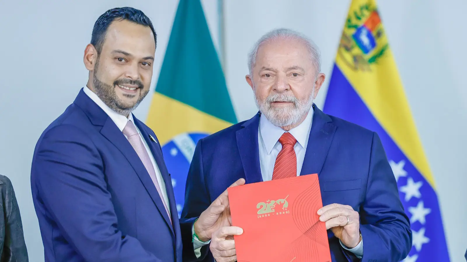 Lula e o embaixador da Venezuela no Brasil, Manuel Vicente Vadell Aquino | Foto: Ricardo Stuckert/PR