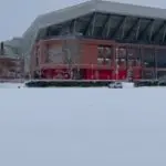 Tempestade de neve na cidade de Liverpool, na Inglaterra, assim como ocorre nos EUA