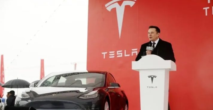 O empresário Elon Musk é o dono da Tesla