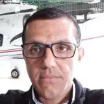 Piloto Edenilson de Oliveira Costa, sobrevivente da queda do helicóptero, em Caieiras (SP)