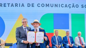 Presidente Luiz Inácio Lula da Silva durante a cerimônia de posse de Sidônio Palmeira no cargo de Ministro da Secretaria de Comunicação Social da Presidência da República, no Palácio do Planalto | Foto: Ricardo Stuckert/PR