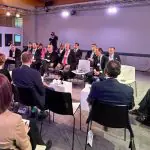 O ministro de Minas e Energia, Alexandre Silveira (centro), em reunião nesta quinta-feira, 23, na Suíça: cargo sob ameaça | Foto: MME/Divulgação