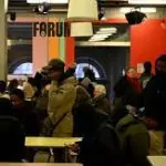 Teatro francês ocupado por imigrantes