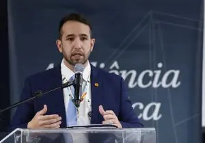 Tenente Coimbra cobra investigação sobre o surto de virose na Baixada Santista